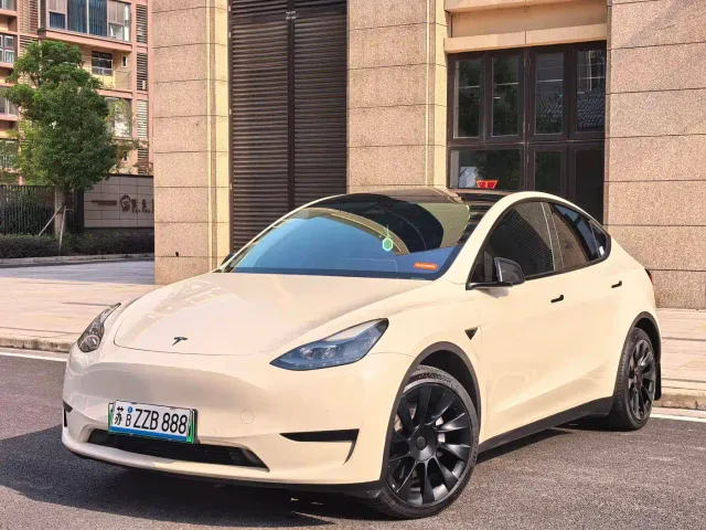 Фотография автомобиля — Tesla Model Y