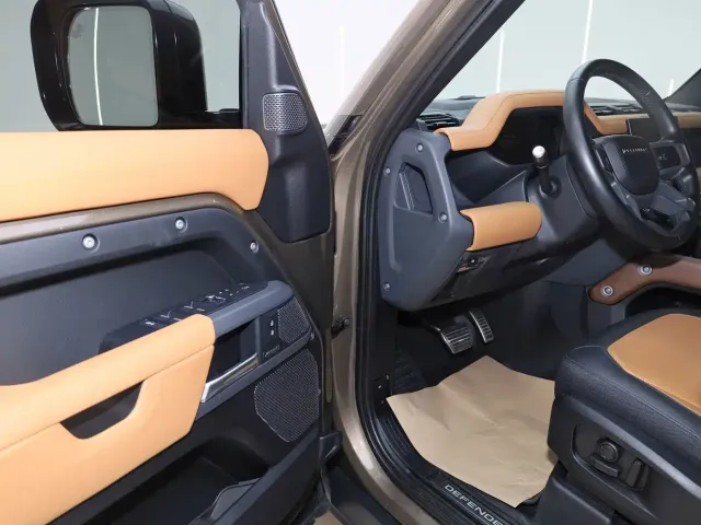 Land Rover Defender — Фото автомобиля 11