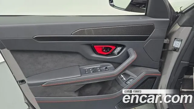 Lamborghini Urus — Фото автомобиля 21