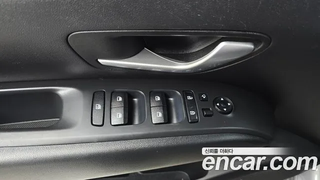 Hyundai Tucson Tucson (NX4) Дизель 2.0 2WD — Фото автомобиля 17