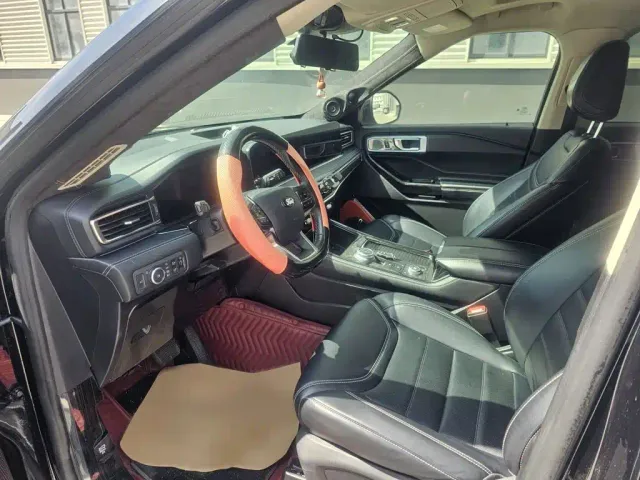 Ford Explorer — Фото автомобиля 12