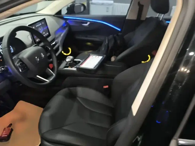 Hongqi E-QM5 — Фото автомобиля 14