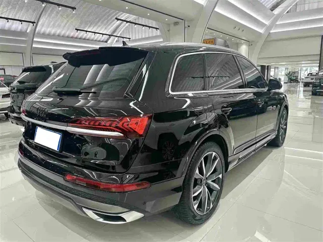 Audi Q7 — Фото автомобиля 20