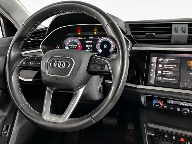 Audi Q3 — Фото автомобиля 12