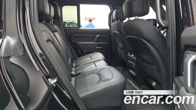 Land Rover Defender — Фото автомобиля 12