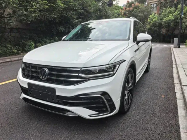 Фотография автомобиля — Volkswagen Tiguan L