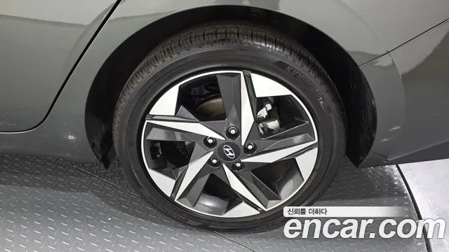 Hyundai AVANTE — Фото автомобиля 19