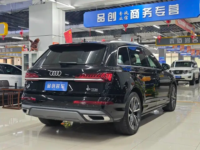 Audi Q7 — Фото автомобиля 7