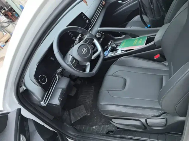 Hyundai Elantra — Фото автомобиля 14