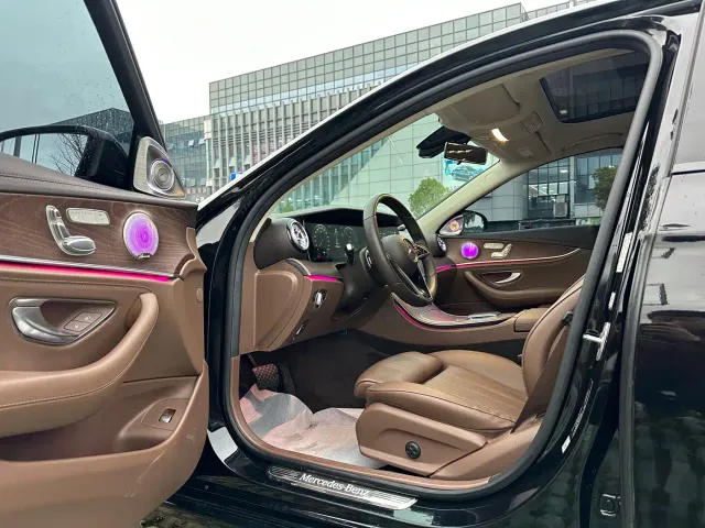 Mercedes-Benz E-Class — Фото автомобиля 5