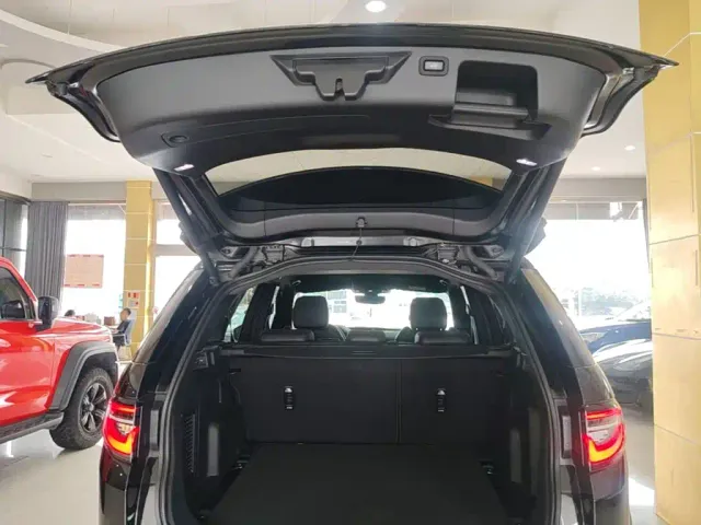 Land Rover Discovery Sport — Фото автомобиля 18