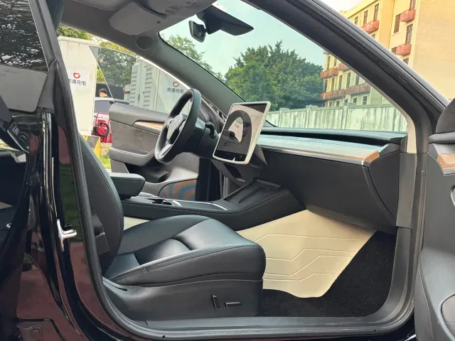 Tesla Model 3 — Фото автомобиля 9