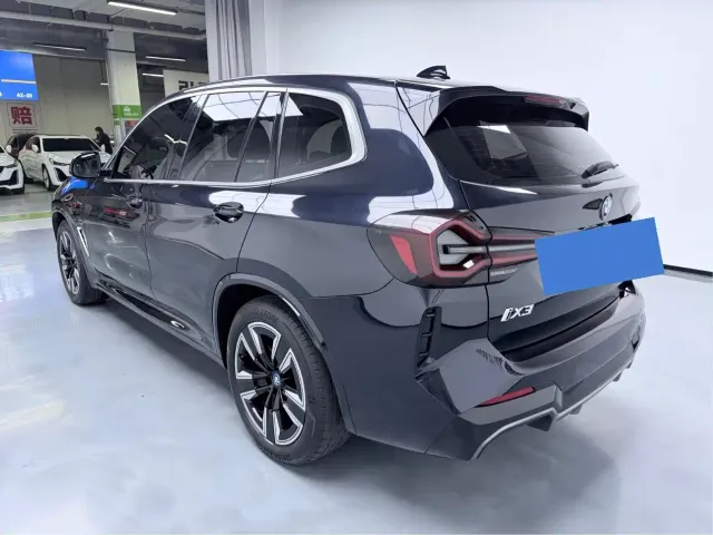 BMW iX3 — Фото автомобиля 9