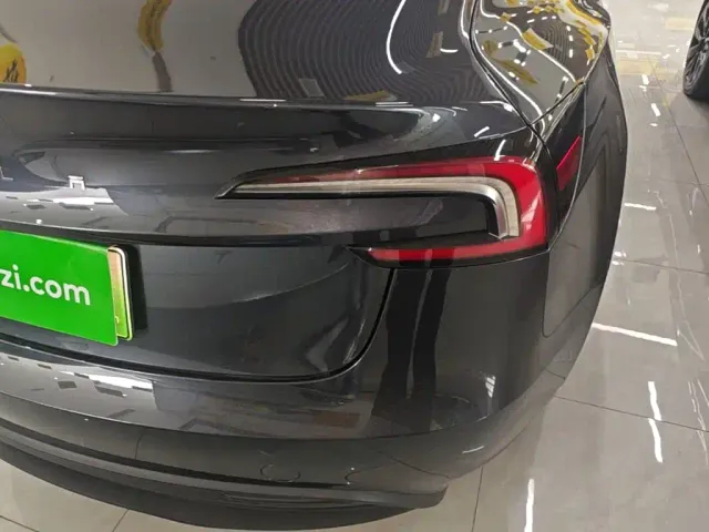 Tesla Model 3 — Фото автомобиля 7