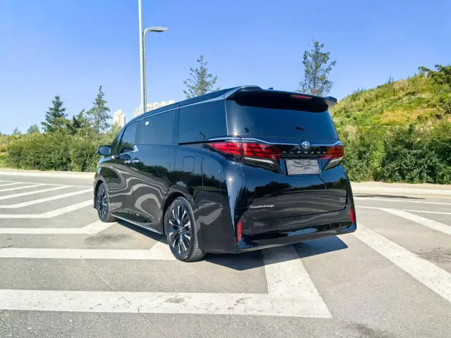 Toyota Alphard — Фото автомобиля 4