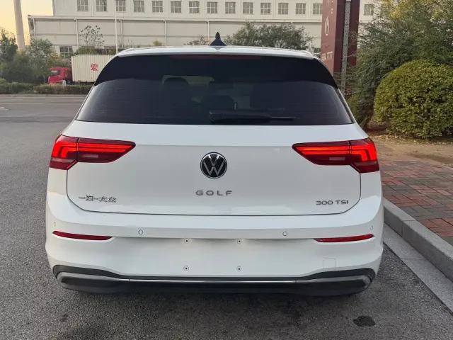Volkswagen Golf — Фото автомобиля 16