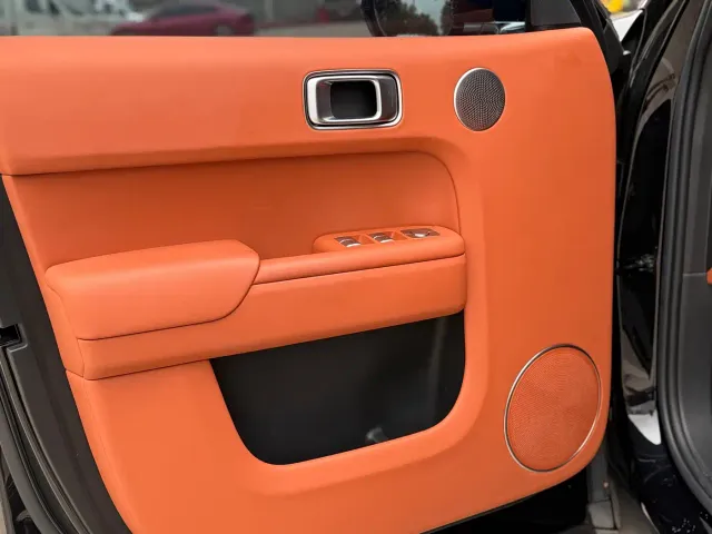 Li Auto L8 — Фото автомобиля 10