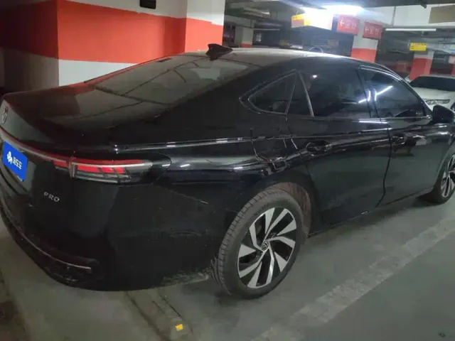 Volkswagen Passat — Фото автомобиля 3