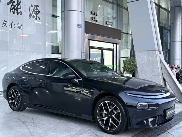 Xpeng P7 — Фото автомобиля 3