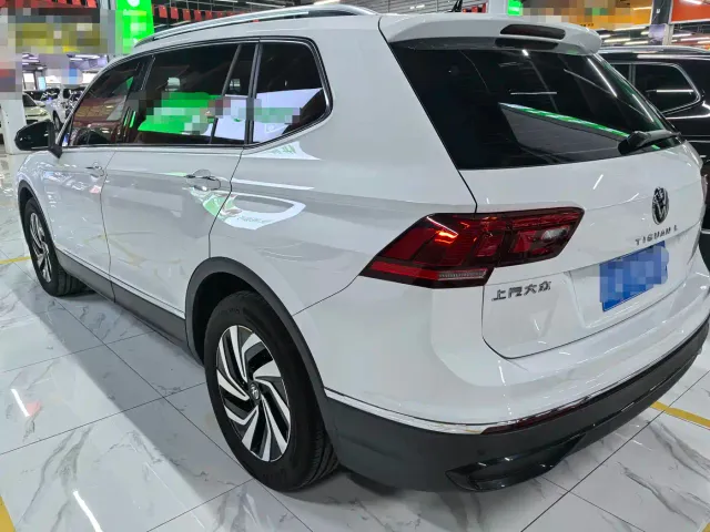 Volkswagen Tiguan L — Фото автомобиля 4