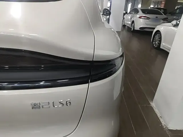 IM Motors LS6 — Фото автомобиля 7
