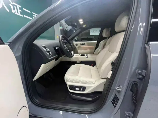 Li Auto L7 — Фото автомобиля 10