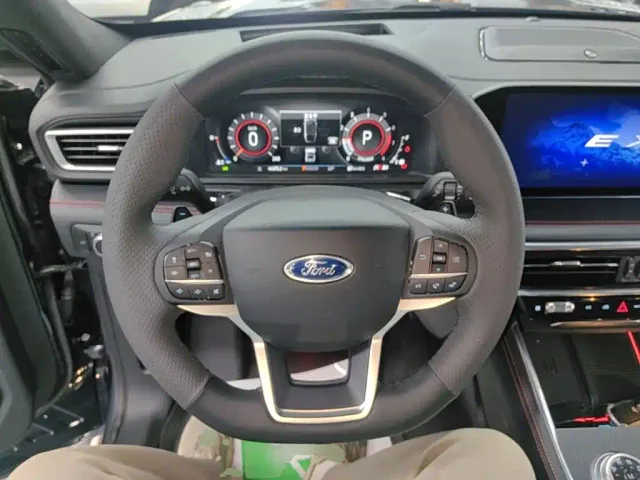 Ford Explorer — Фото автомобиля 10