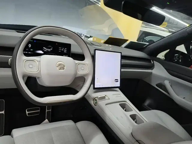 Nio ES8 — Фото автомобиля 9