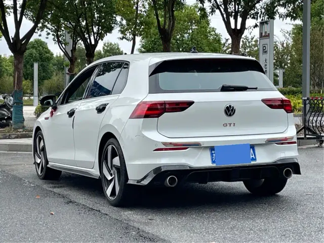 Volkswagen Golf GTI — Фото автомобиля 11