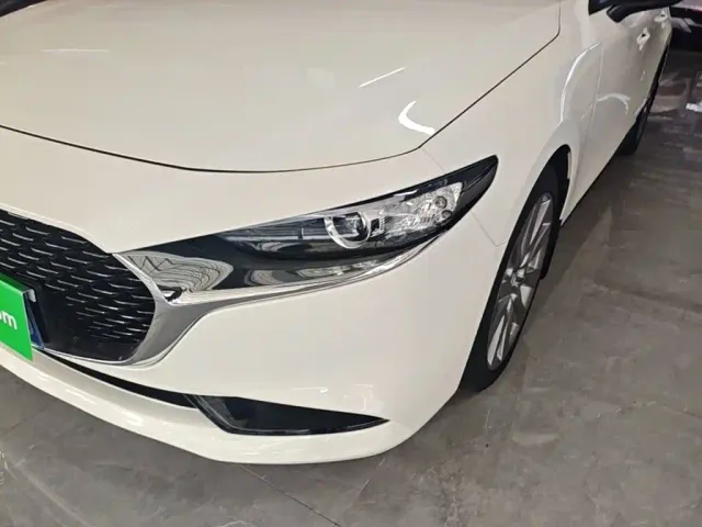 Mazda Axela — Фото автомобиля 23