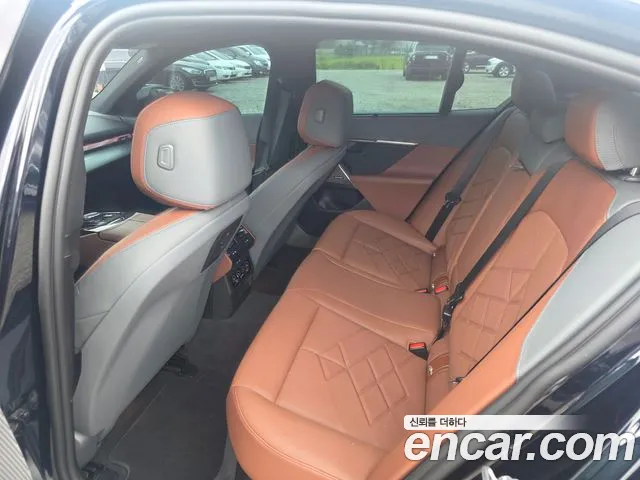 BMW 5 Series G60 — Фото автомобиля 5