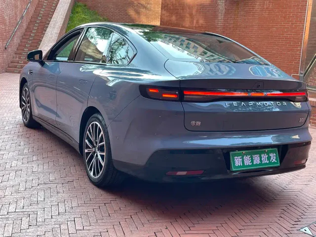Leapmotor B01 — Фото автомобиля 6
