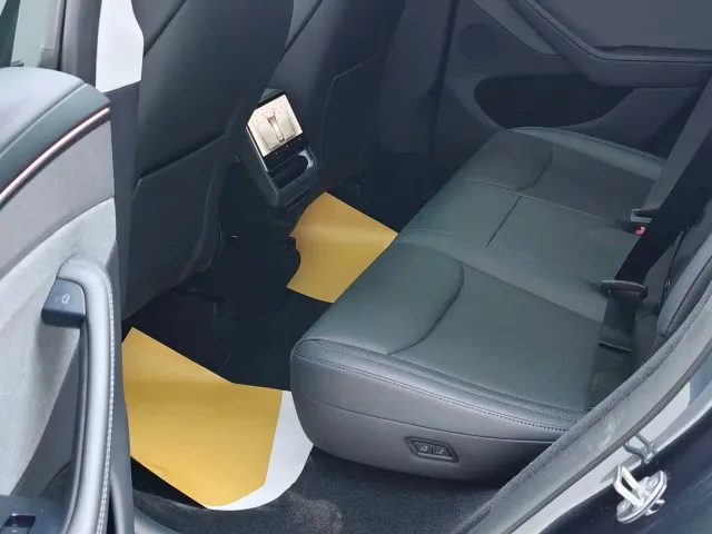 Tesla Model Y — Фото автомобиля 6