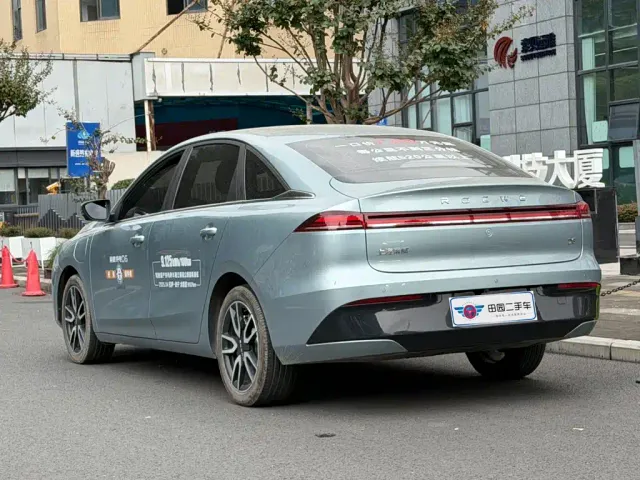 Roewe D6 — Фото автомобиля 4