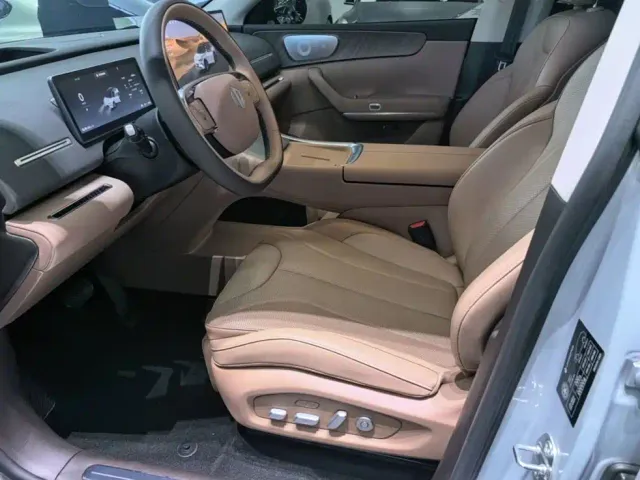 Leapmotor C11 — Фото автомобиля 14