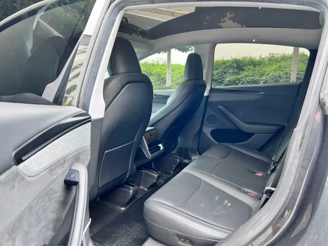 Tesla Model Y — Фото автомобиля 6