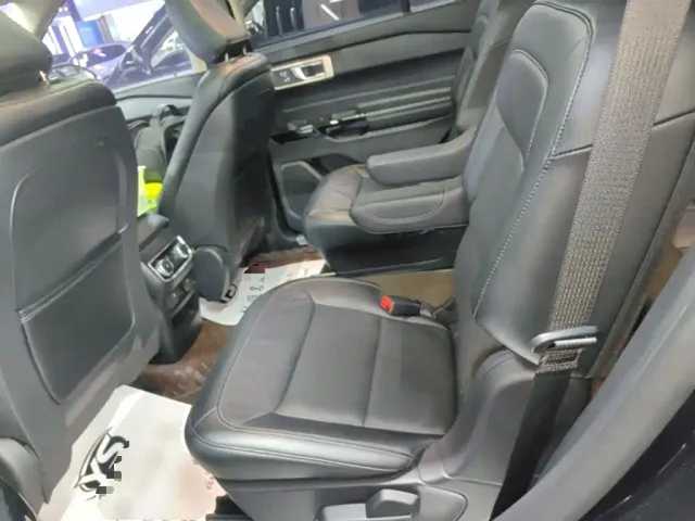 Ford Explorer — Фото автомобиля 16