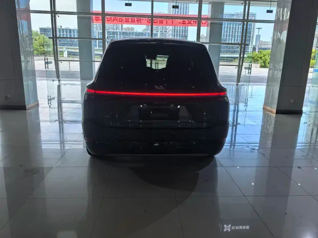 Li Auto L9 — Фото автомобиля 7