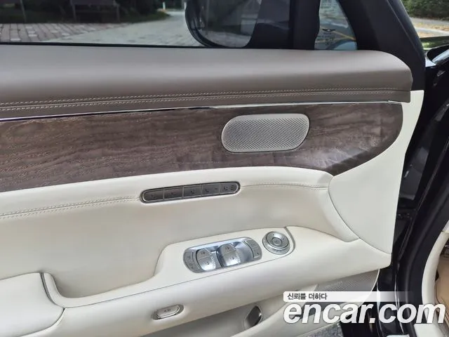 Genesis G90 Бензин 3.5 турбо AWD — Фото автомобиля 28