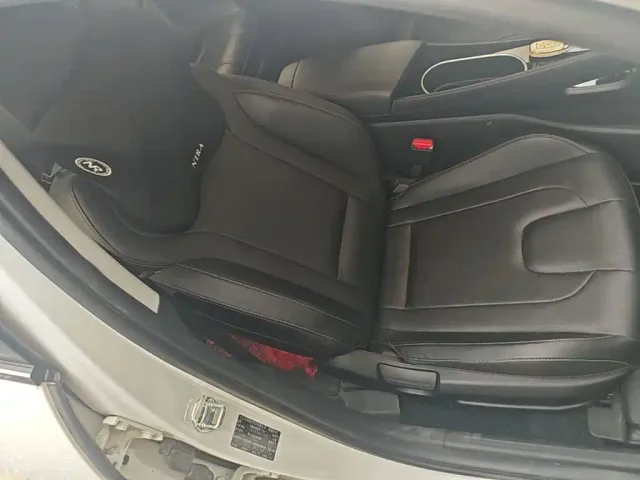 Hyundai Elantra — Фото автомобиля 24