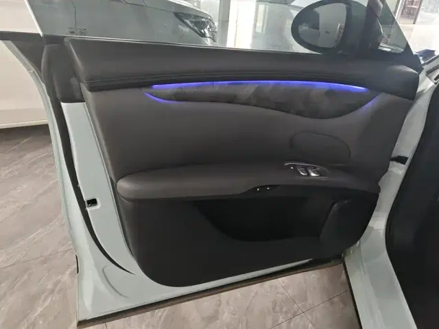 IM Motors LS6 — Фото автомобиля 7