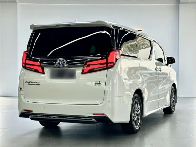 Toyota Alphard — Фото автомобиля 6