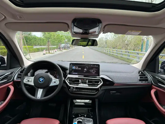 BMW iX3 — Фото автомобиля 16