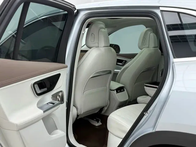 Mercedes-Benz EQE SUV — Фото автомобиля 6