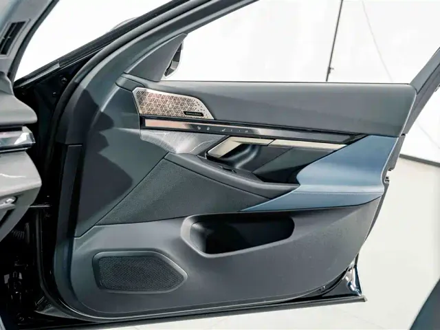 BMW 5 Series — Фото автомобиля 16