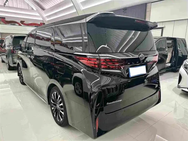 Toyota Alphard — Фото автомобиля 17