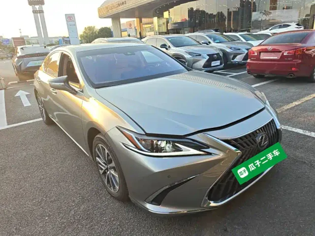 Lexus ES — Фото автомобиля 3