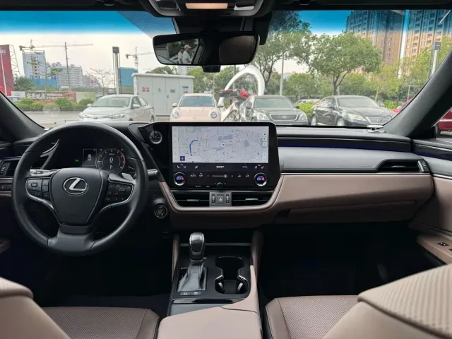 Lexus ES — Фото автомобиля 11