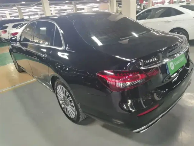 Mercedes-Benz E-Class — Фото автомобиля 4