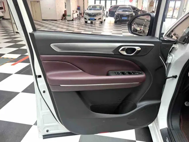 GAC Trumpchi M6 — Фото автомобиля 6
